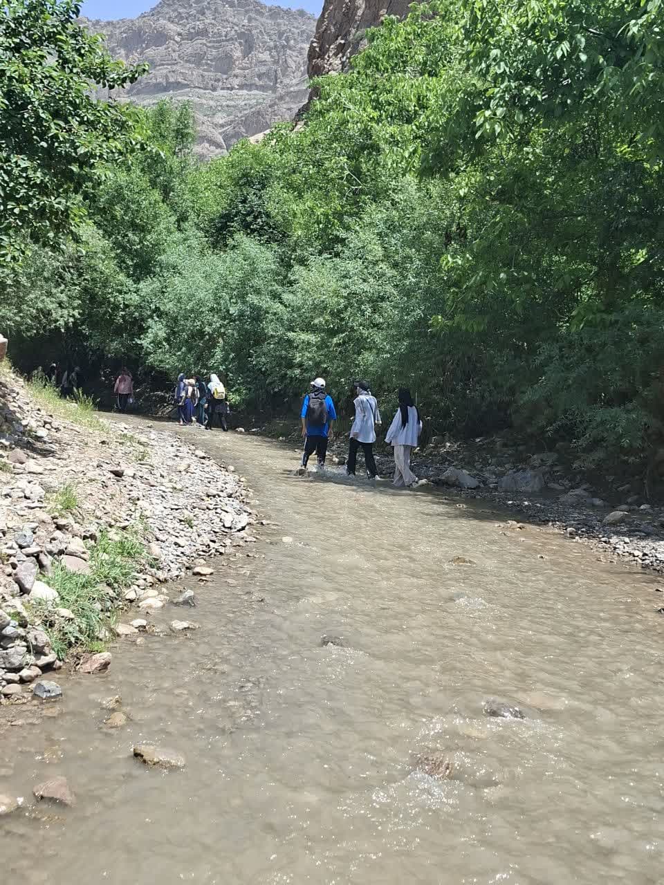 برگزاری اردوی تفریحی یک‌روزه دانشجویان دختر مؤسسه عطار در روستای امرودک